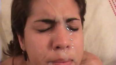 Esmera Latînî ya spehî xwedî seksê tund e